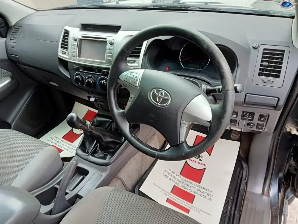Używany Toyota HiLux 144 KM (105 kW) 2012 Szary Pickup