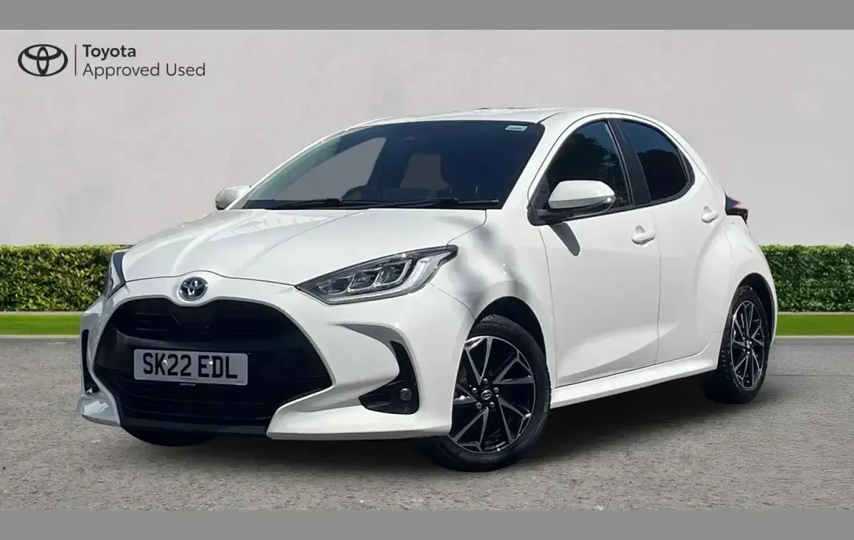 Used Toyota Yaris Design 116 HP (85 kW) 2022 White Hatchback