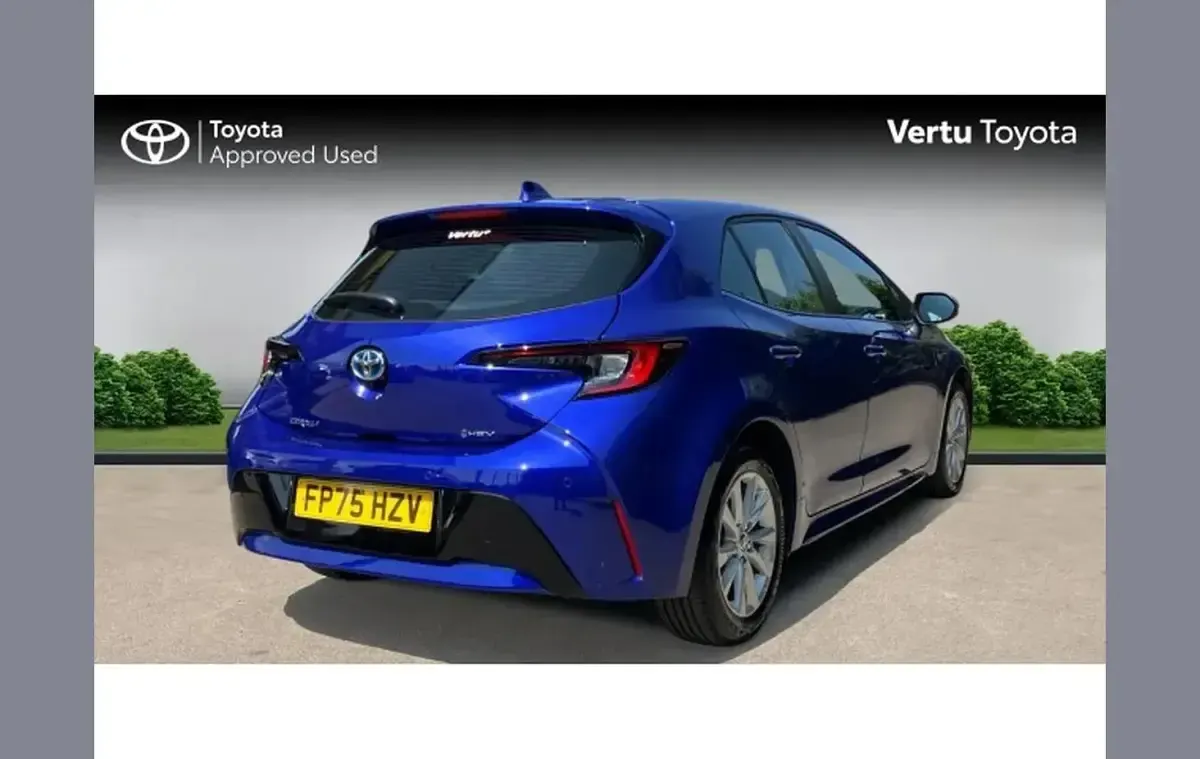 Used Toyota Corolla 196 HP (144 kW) 2025 Blue Hatchback