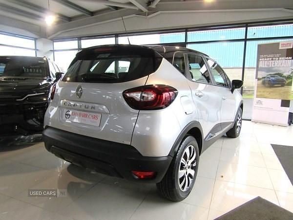 Used Renault Captur Play 90 HP (66 kW) 2019 Silver/black SUV