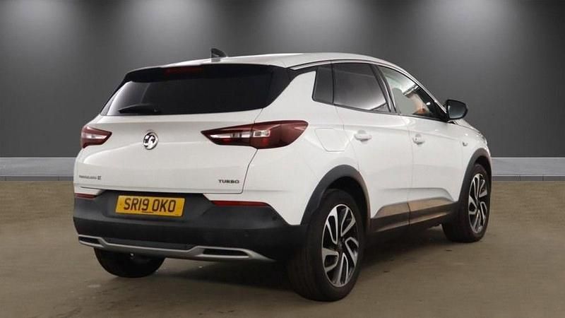 Used Vauxhall Grandland X Elite 130 HP (95 kW) 2019 White SUV