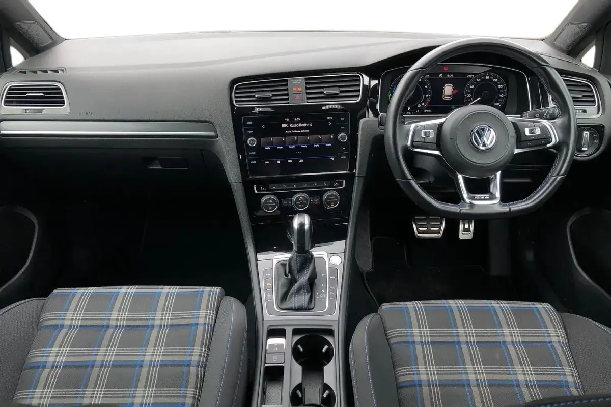 Used VW Golf VII Advance 204 HP (150 kW) 2020 Silver Hatchback