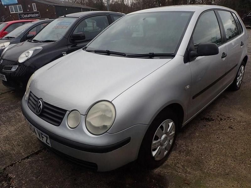 Used VW Polo S 75 HP (55 kW) 2004 Silver Hatchback
