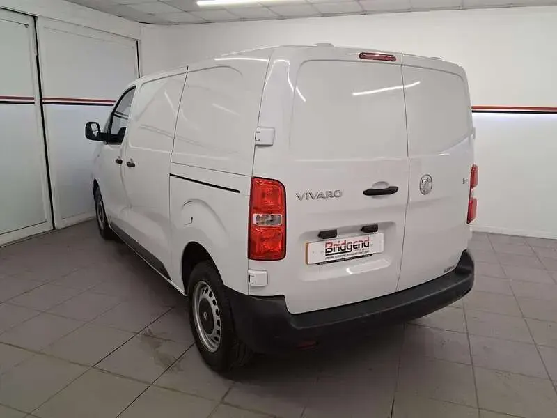 Used Vauxhall Vivaro S 120 HP (88 kW) 2024 White MPV