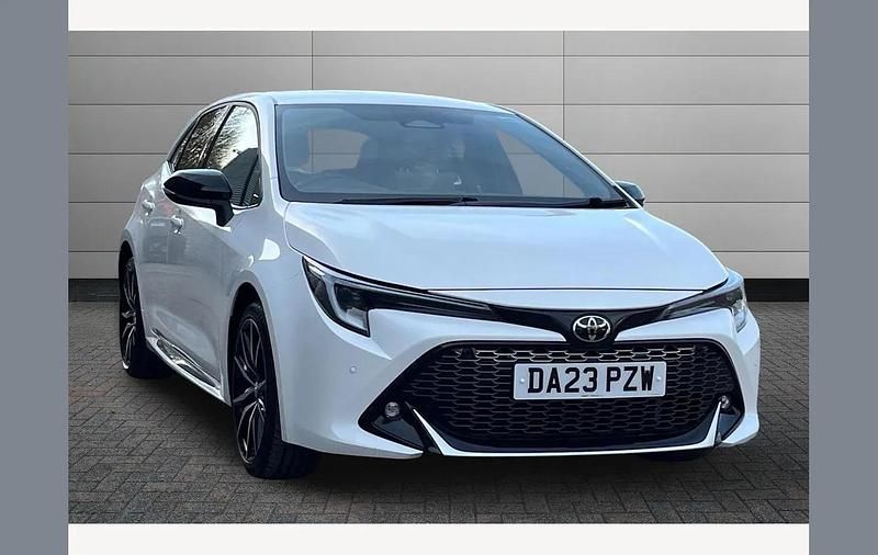 Used Toyota Corolla Sport 140 HP (102 kW) 2023 White Hatchback