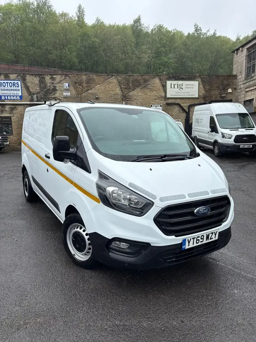 Used Ford Transit Custom 105 HP (77 kW) 2019 White Van