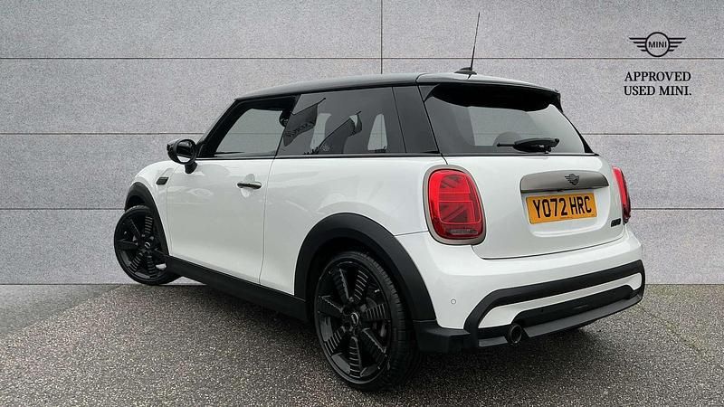 Używany Mini Cooper Hatch 134 KM (98 kW) 2023 Biały Hatchback