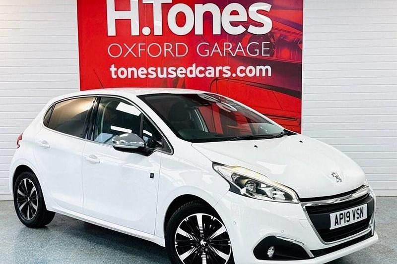 White Used 2019 Peugeot 208 S Hatchback | £11,995 (Fair price) - Image 1/1