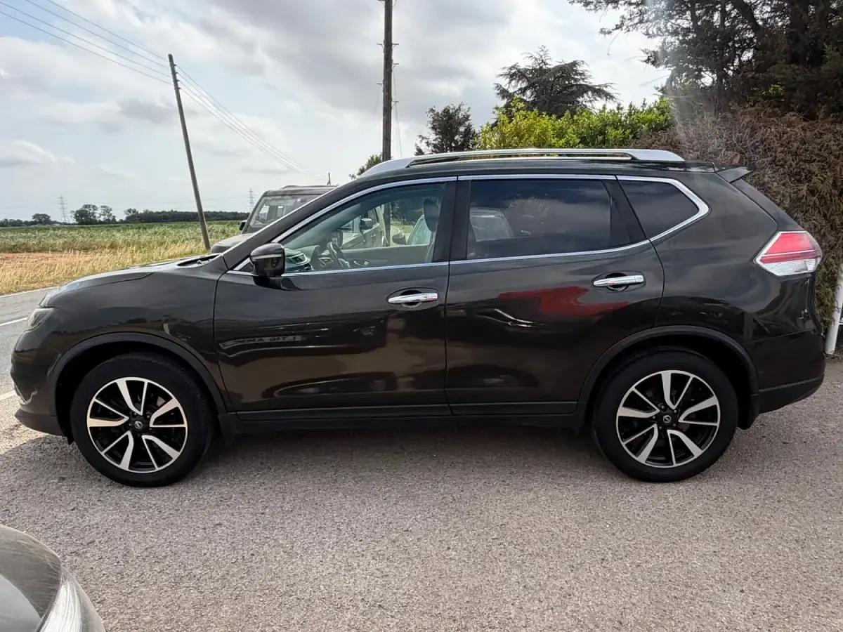 Used Nissan X-Trail Tekna 130 HP (95 kW) 2017 Green SUV