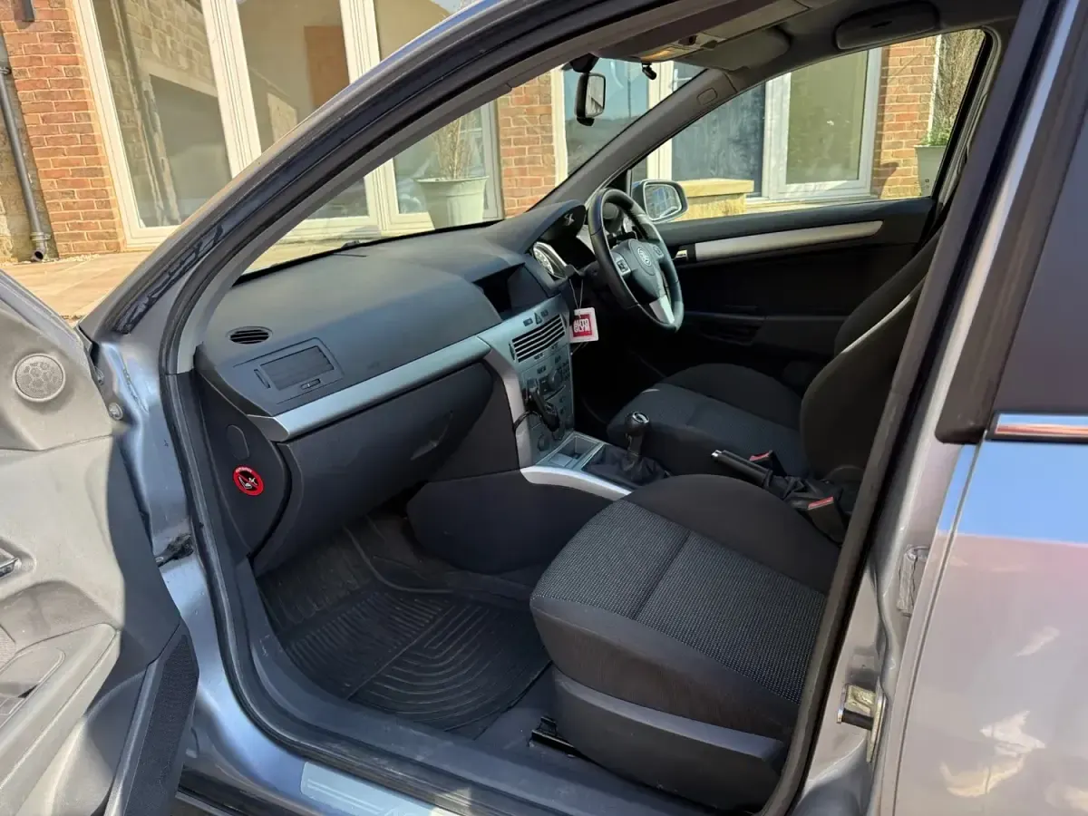 Second-hand Vauxhall Astra SRi 2008 Argintiu Break