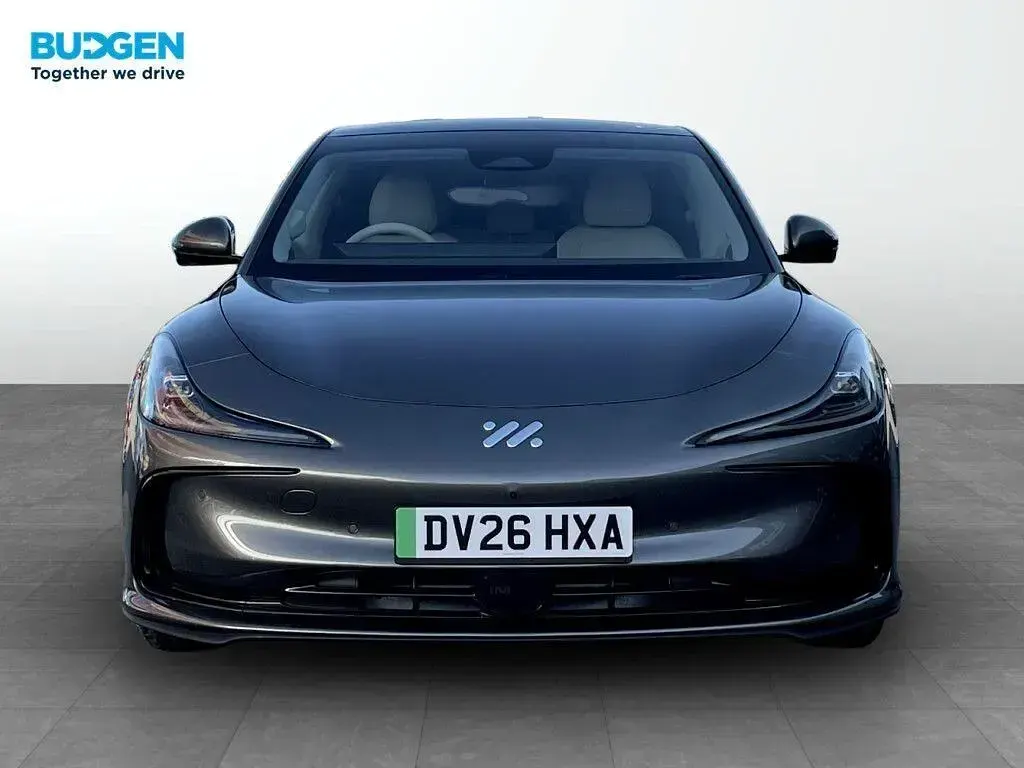 Ny MG IM5 Performance 553 kW (752 HK) 2026 Silver Halvkombi
