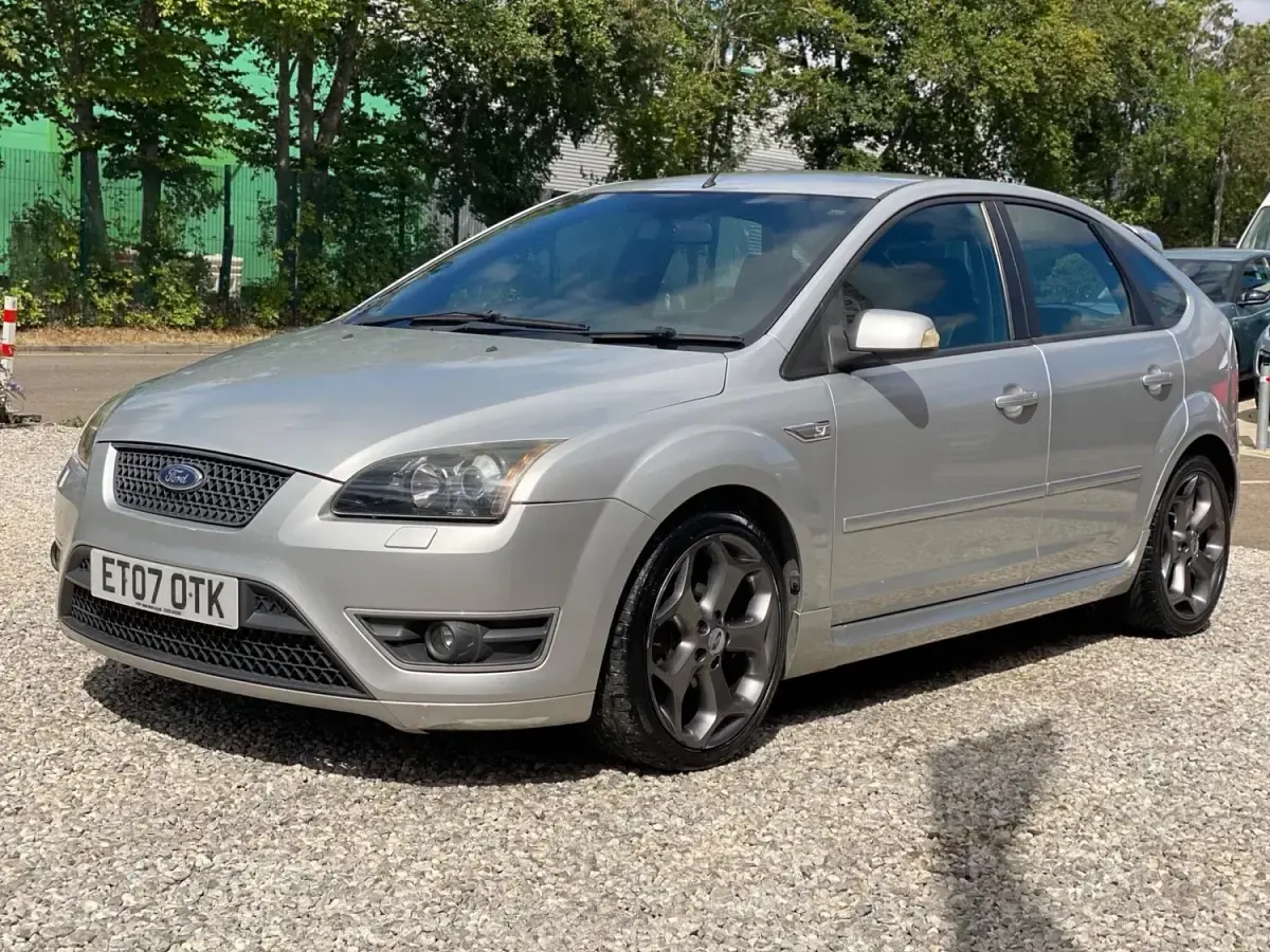 Begagnad Ford Focus ST 2007 Silver Halvkombi