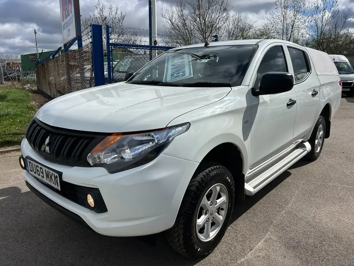 Used Mitsubishi L200 181 HP (133 kW) 2019 White Pickup