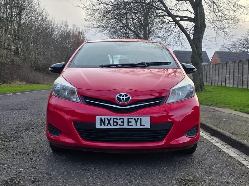 Used Toyota Yaris 2013 Red Hatchback