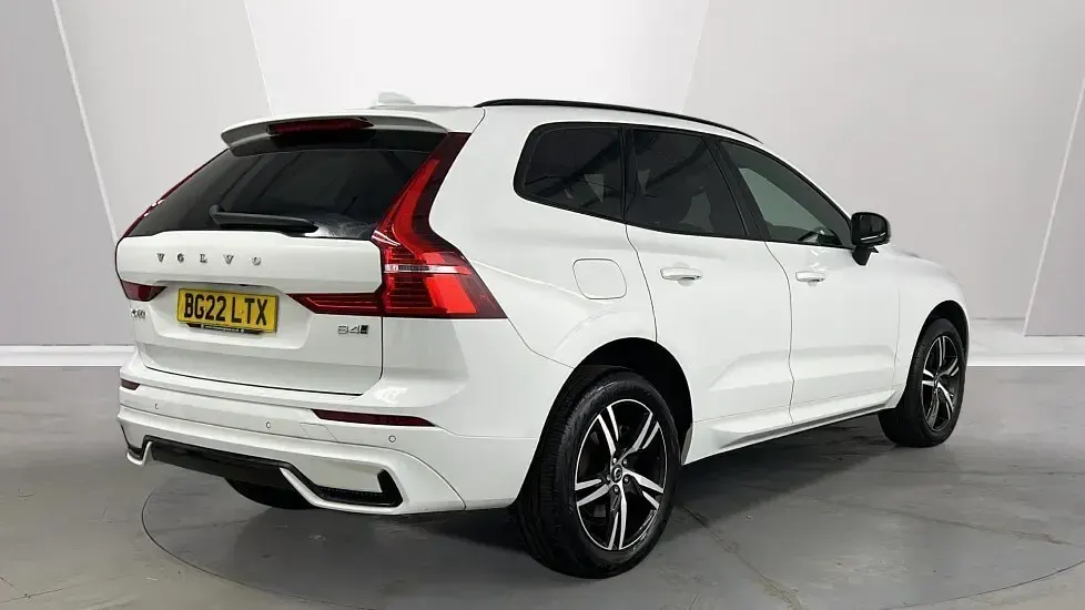 Used Volvo XC60 R-Design 194 HP (142 kW) 2022 White SUV