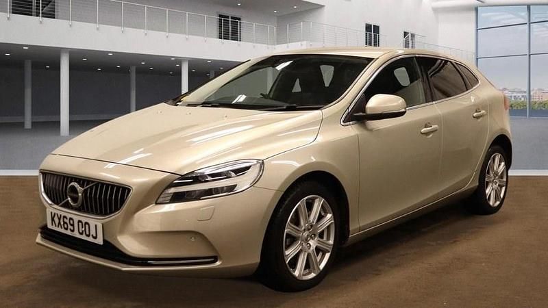 Used Volvo V40 Inscription 150 HP (110 kW) 2019 Gold Hatchback