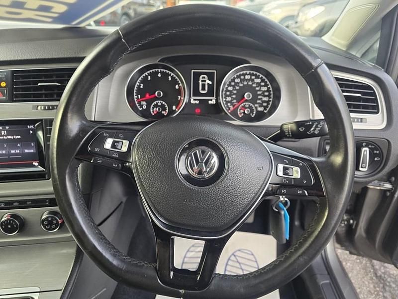 Used VW Golf VII SE 122 HP (89 kW) 2014 Grey Hatchback