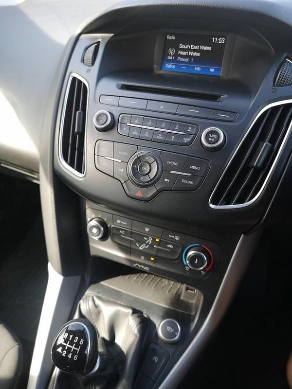 Used Ford Focus Zetec 115 HP (84 kW) 2015 Black Hatchback