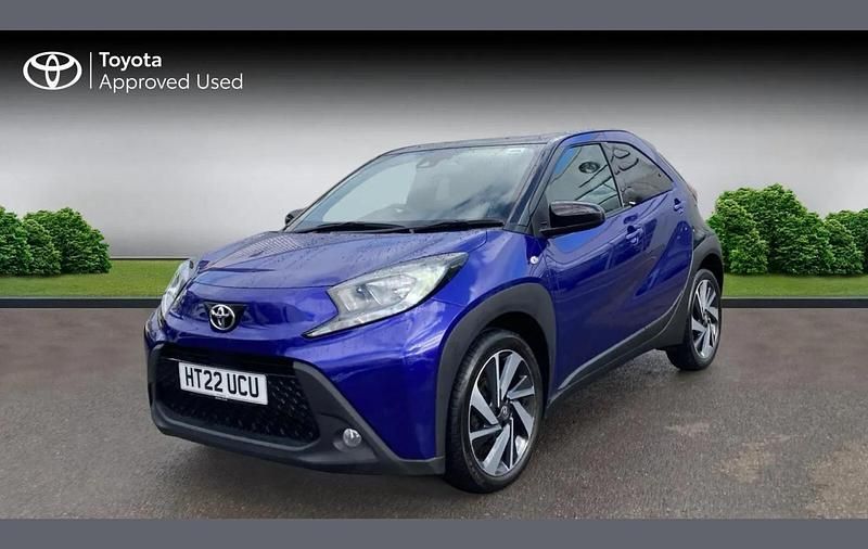 Used Toyota Aygo X 72 HP (52 kW) 2022 Juniper blue bitone SUV