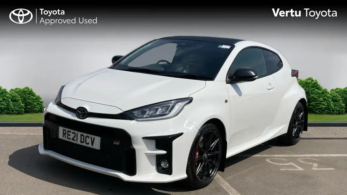 Used Toyota Yaris 257 HP (189 kW) 2021 White Hatchback
