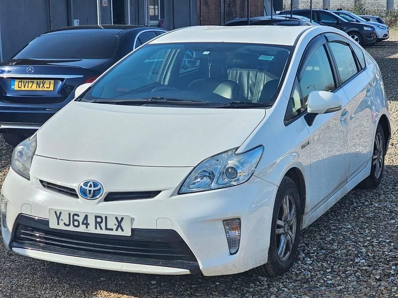 Used Toyota Prius 2020 White Hatchback