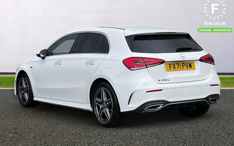 Usado Mercedes A250 AMG Line Premium Plus 218 HP (160 kW) 2021 Branco Citadino