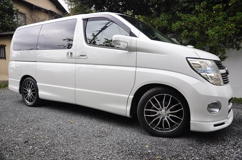 Used Nissan Elgrand 2008 White MPV