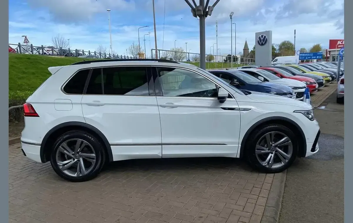 Usado VW Tiguan R-line Edition 150 CV (110 kW) 2023 Blanco SUV