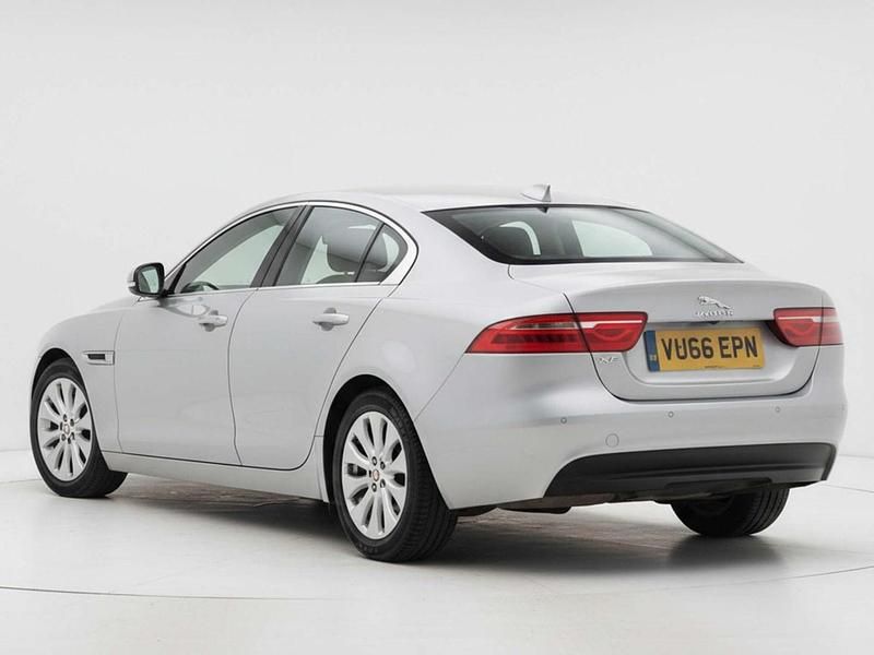 Used Jaguar XE Prestige 163 HP (119 kW) 2016 Silver Sedan