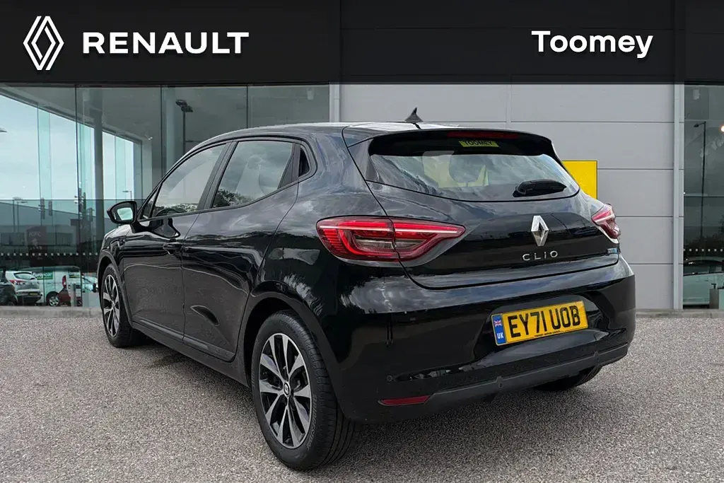 Used Renault Clio Iconic 138 HP (101 kW) 2022 Black Hatchback