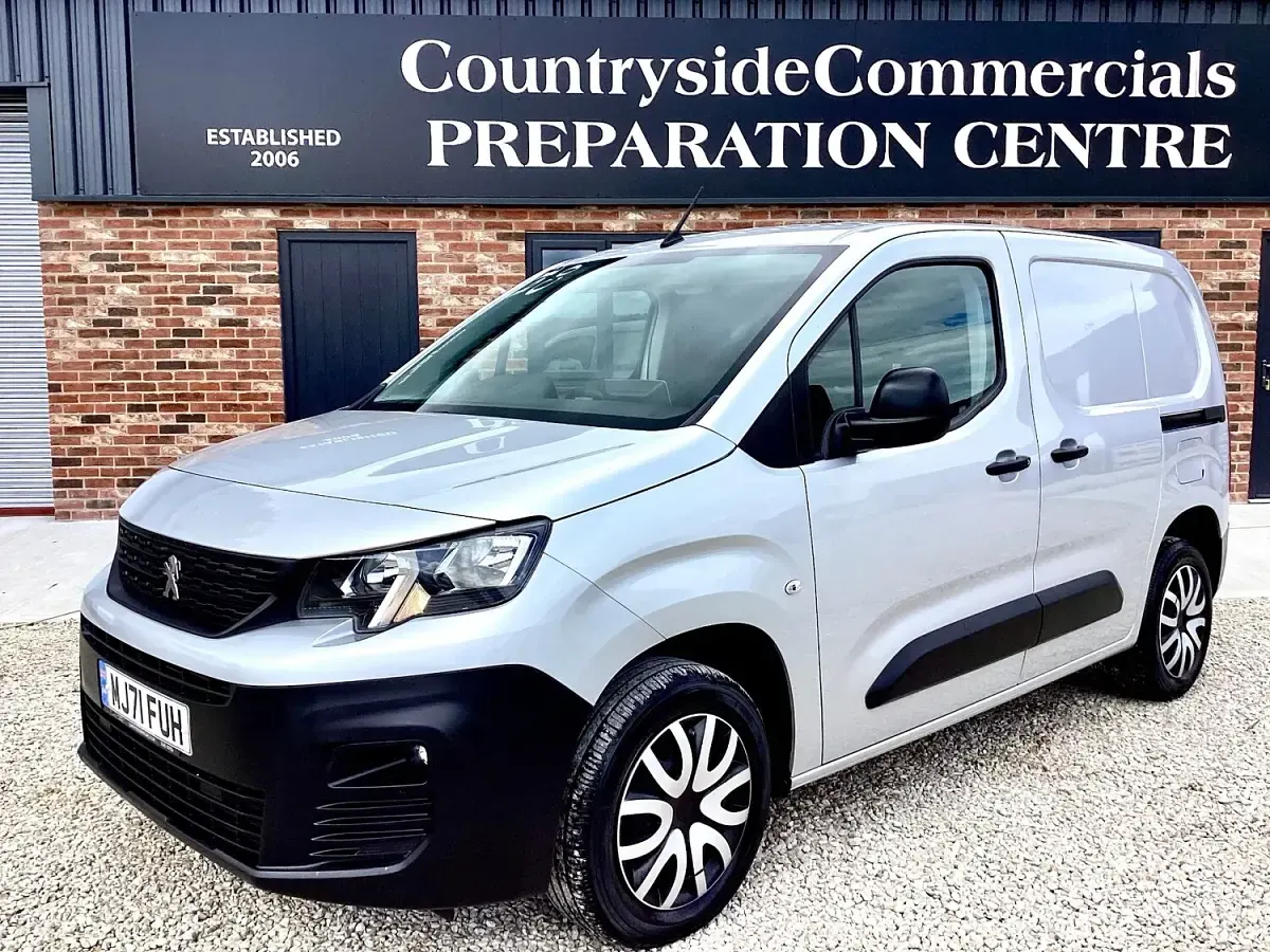 Used Peugeot Partner Premium 100 HP (73 kW) 2021 Silver MPV