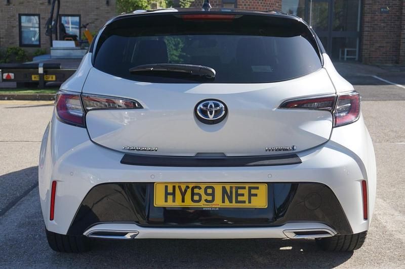Używany Toyota Corolla 2019 Biały Hatchback