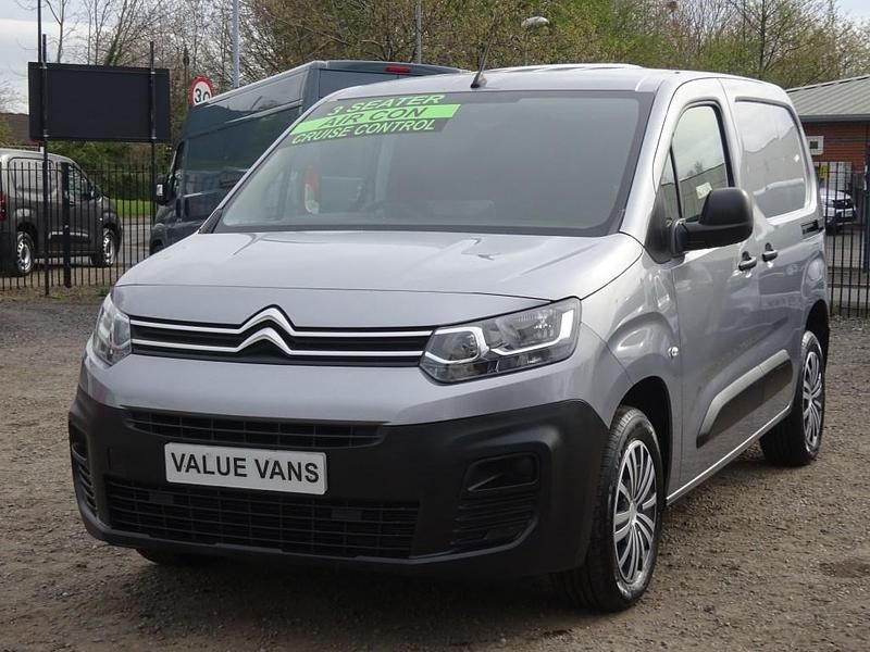Used Citroën Berlingo 100 HP (73 kW) 2023 Grey MPV
