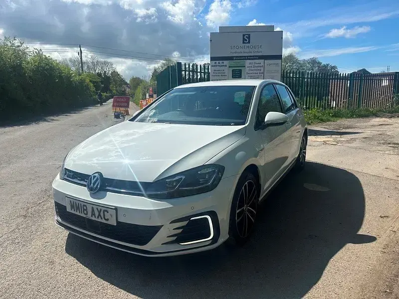 Używany VW Golf VII GTE 204 KM (150 kW) 2018 Biały Hatchback