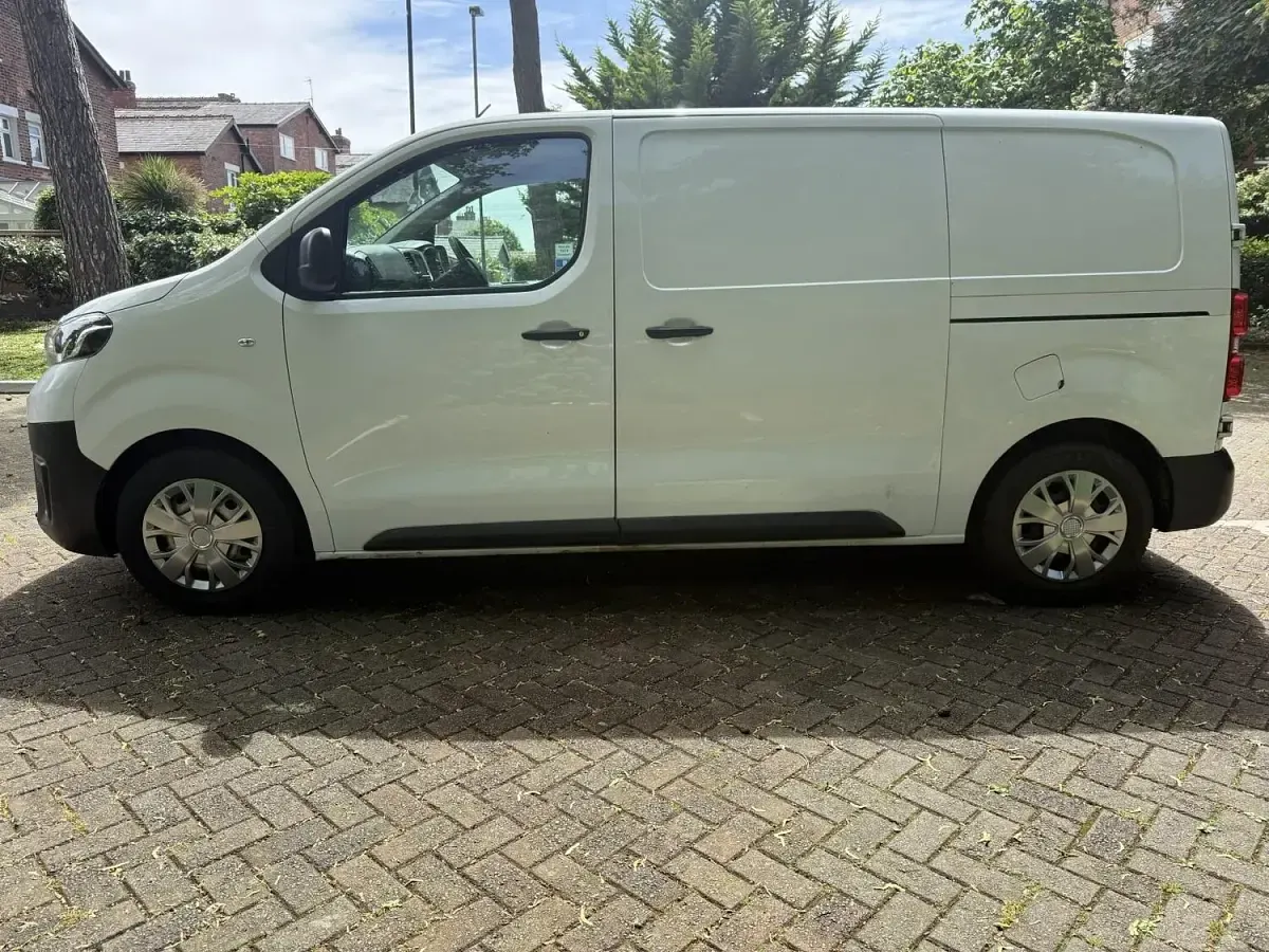 Used Toyota Proace Active 120 HP (88 kW) 2023 White MPV