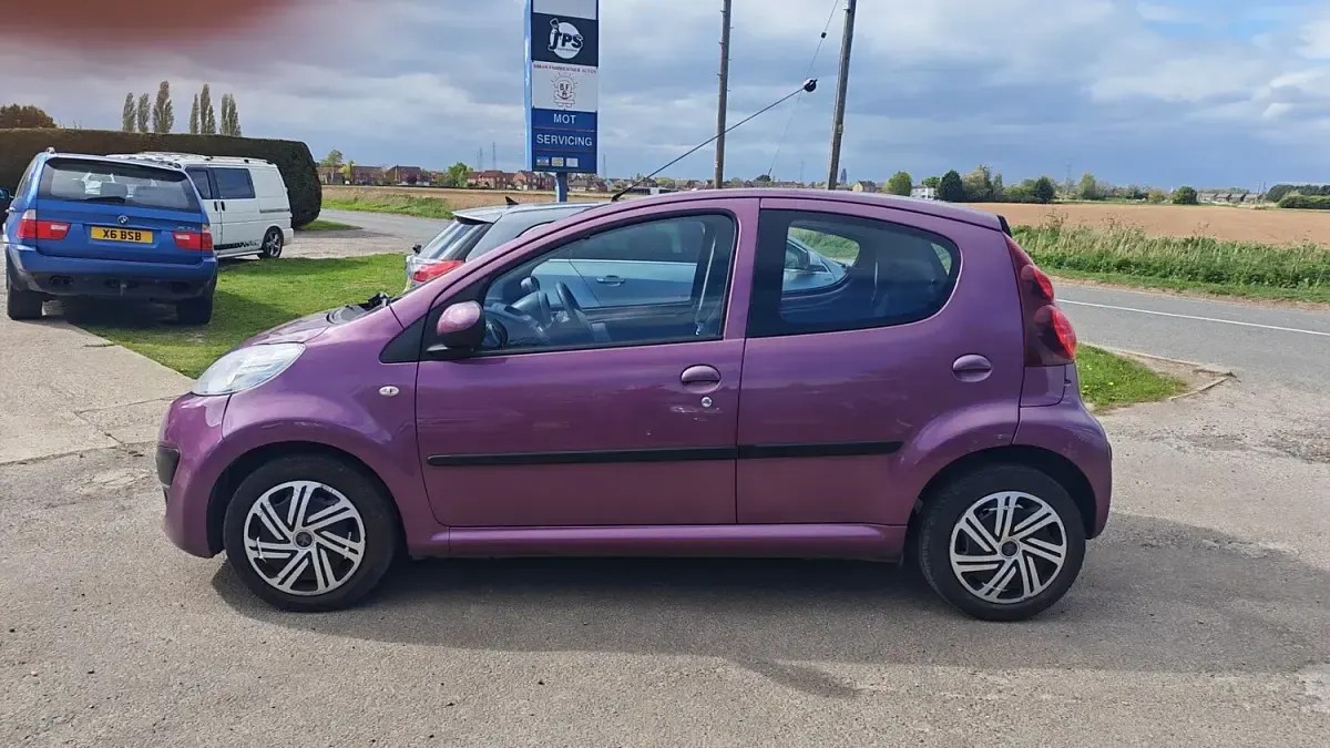 Used Peugeot 107 Active 68 HP (50 kW) 2014 Purple Hatchback