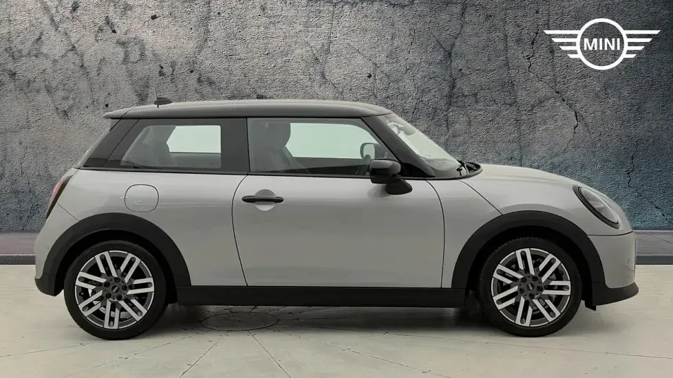 Used Mini Cooper Hatch 113 kW (154 HP) 2025 Silver Hatchback