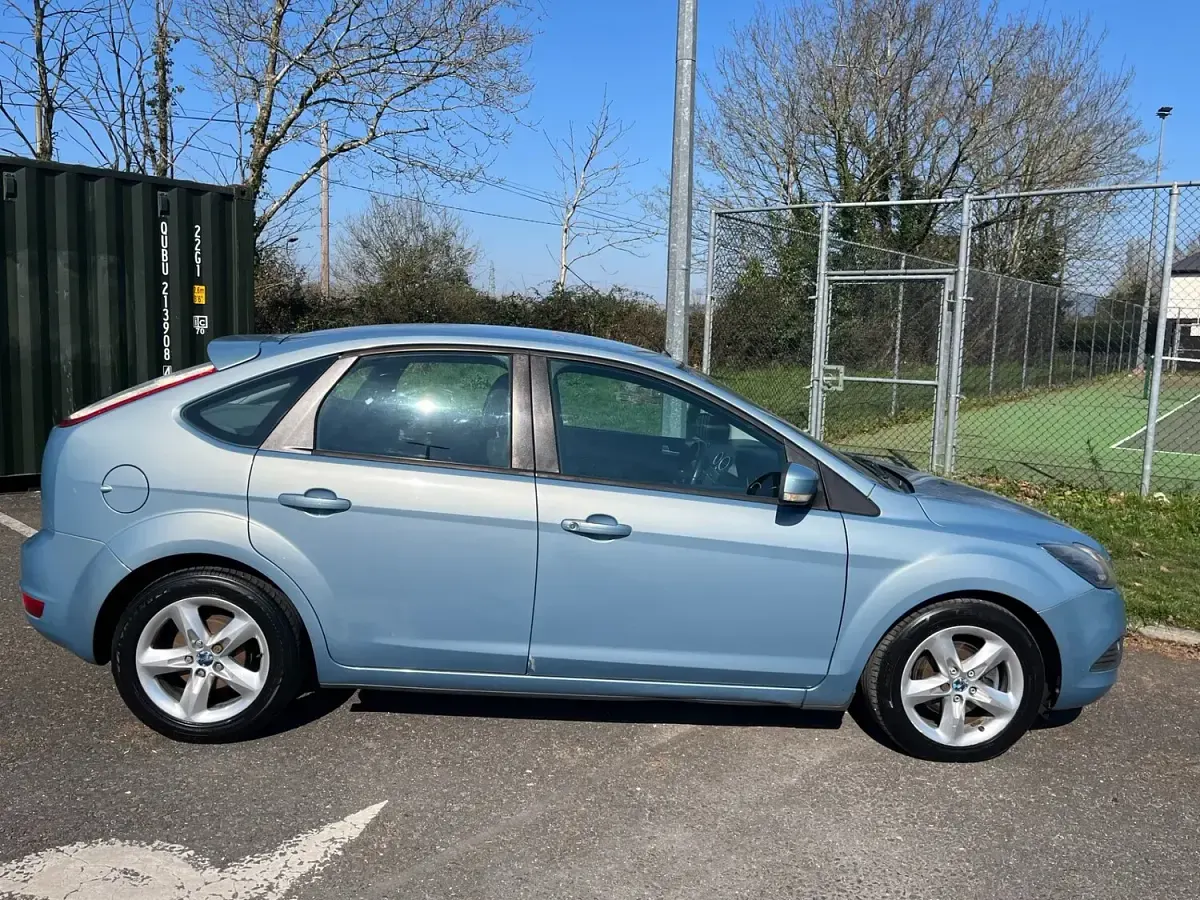 Used Ford Focus Zetec 99 HP (72 kW) 2009 Blue Hatchback
