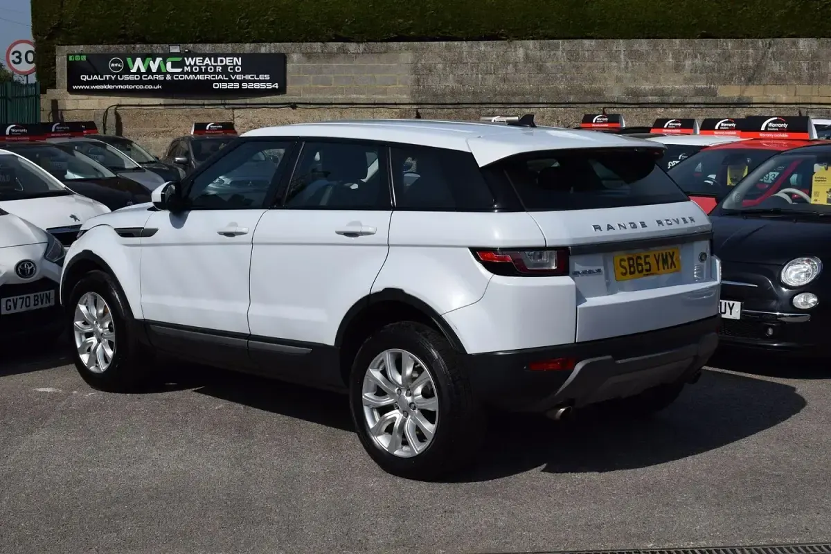 Used Land Rover Range Rover evoque SE 2015 White Estate