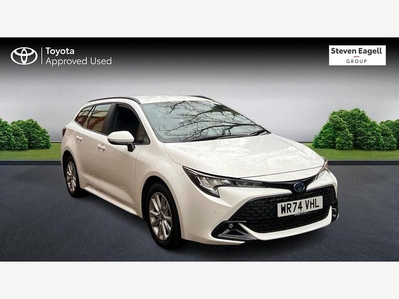 Used Toyota Corolla 140 HP (102 kW) 2024 White Estate