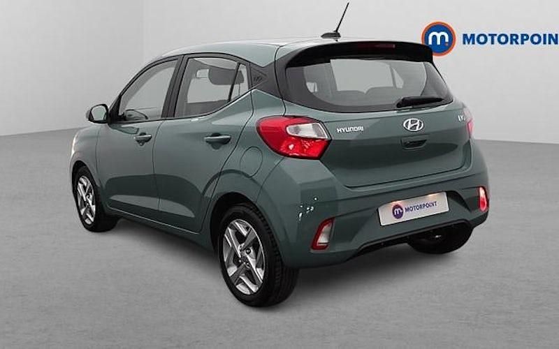Used Hyundai i10 SE 67 HP (49 kW) 2023 Green Hatchback