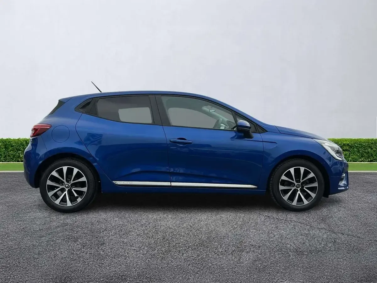 Used Renault Clio Iconic 100 HP (73 kW) 2019 Blue Hatchback