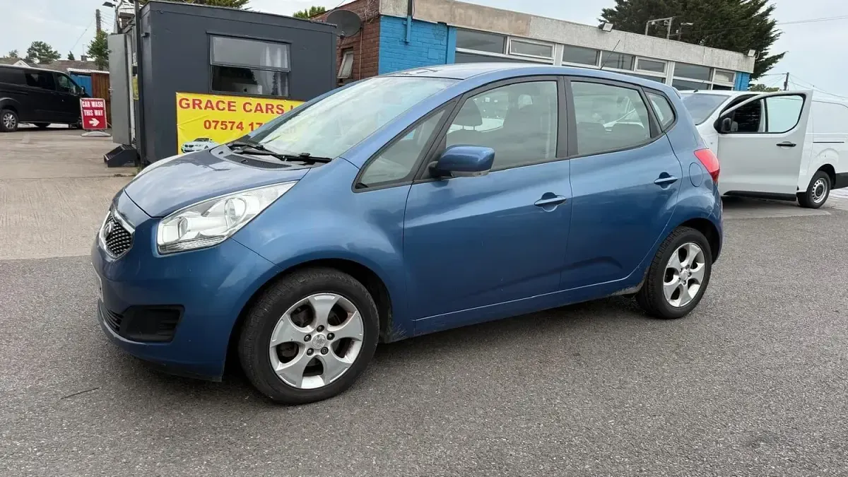 Used Kia Venga 89 HP (65 kW) 2014 Blue Hatchback
