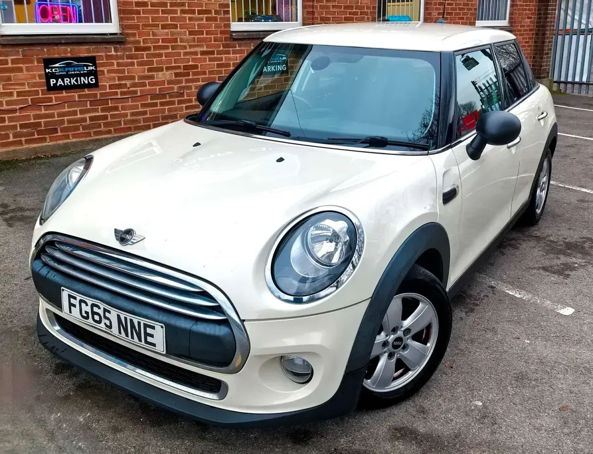 Used Mini ONE Hatch 102 HP (75 kW) 2015 White Hatchback