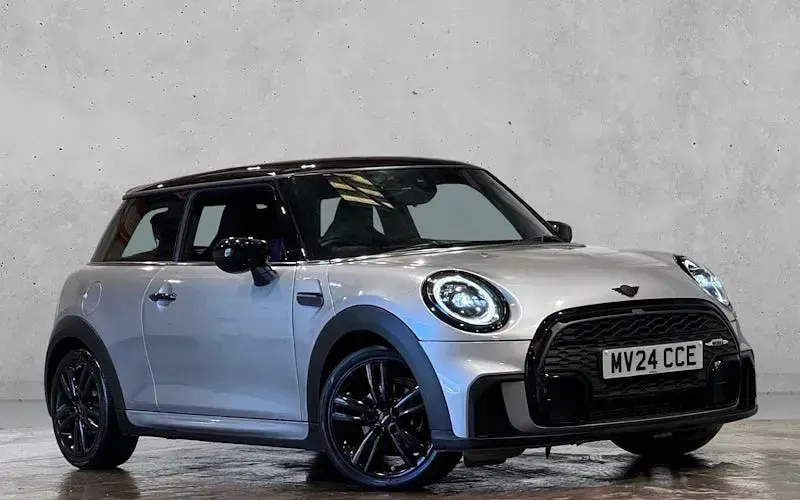 Used Mini Cooper Hatch 136 HP (100 kW) 2024 Hatchback