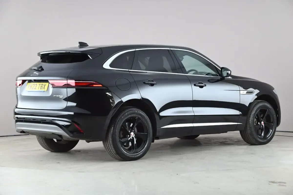 Begagnad Jaguar F-Pace R-Dynamic 404 HK (297 kW) 2022 Svart SUV