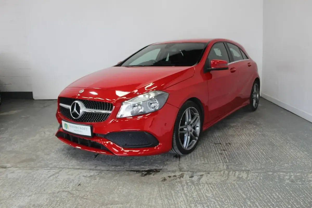 Used Mercedes A180 Executive 109 HP (80 kW) 2017 Red Hatchback