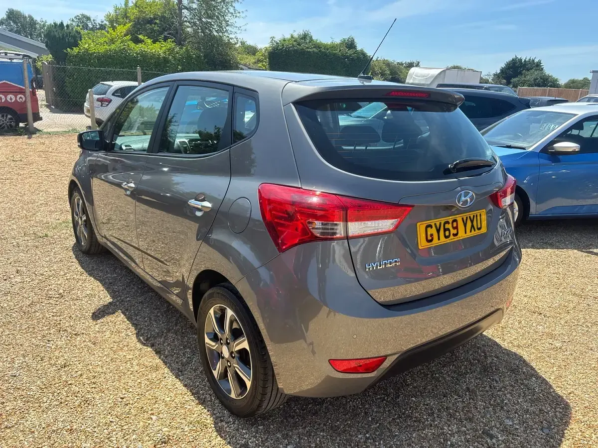 Used Hyundai ix20 SE 125 HP (91 kW) 2019 Grey Hatchback