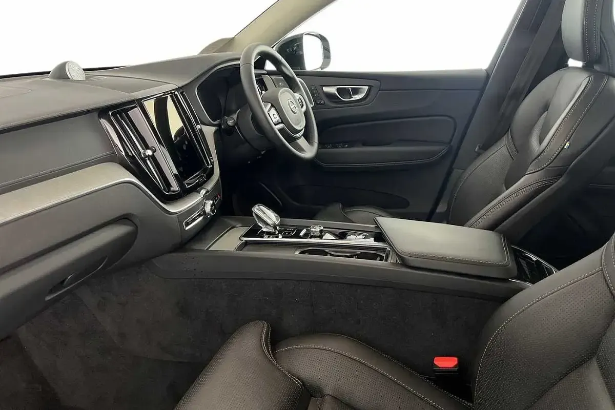 Used Volvo XC60 Ultra 250 HP (183 kW) 2025 Grey SUV
