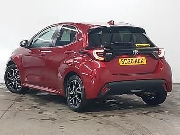 Used Toyota Yaris Hybrid Design 116 HP (85 kW) 2020 Red Hatchback